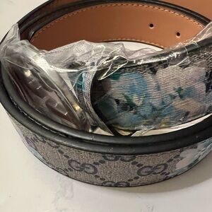 XL Men’s or woman’s Patterned blue floral Belt with silver buckle size 110/44